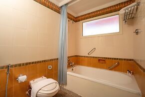 Coconut Grove Beach Resort