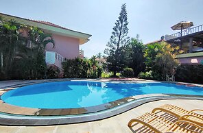 Coconut Grove Beach Resort