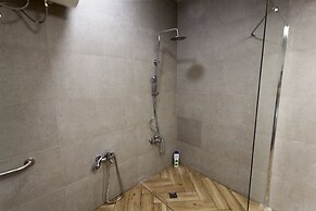 Privilege Flat Renovated Upscale Studio