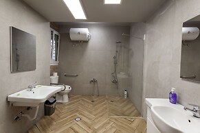 Privilege Flat Renovated Upscale Studio