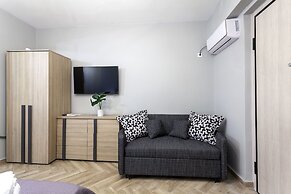 Privilege Flat Renovated Upscale Studio