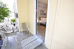 Privilege Flat Renovated Upscale Studio