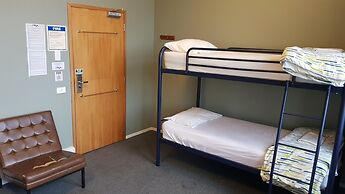 Tuatara Lodge - Hostel