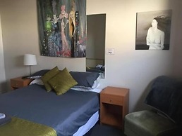 Tuatara Lodge - Hostel