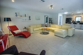 Vacation Home With A Stunning View - 870 3 Bedroom Home by RedAwning