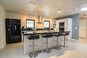 Vacation Home With A Stunning View - 870 3 Bedroom Home by RedAwning