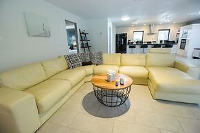 Vacation Home With A Stunning View - 870 3 Bedroom Home by RedAwning
