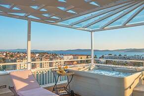 Sunset Penthouse Apartment with Hot Tub