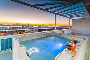 Sunset Penthouse Apartment with Hot Tub