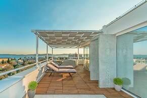 Sunset Penthouse Apartment with Hot Tub