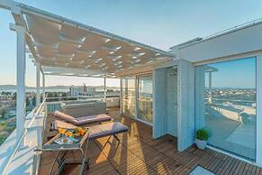 Sunset Penthouse Apartment with Hot Tub