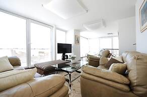 Sunset Penthouse Apartment with Hot Tub