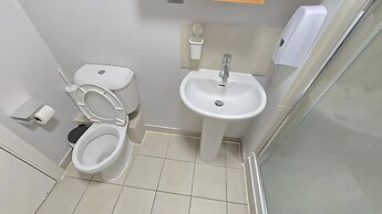 Westciti Chatsworth Road Apartments