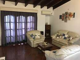 Beautiful House 2 to 9 People