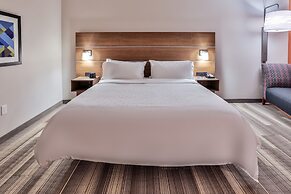 Holiday Inn Express & Suites Nashville Metrocenter Downtown by IHG