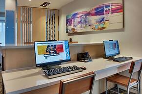 Holiday Inn Express & Suites Nashville Metrocenter Downtown by IHG