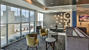 Holiday Inn Express & Suites Nashville Metrocenter Downtown by IHG