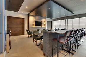 Holiday Inn Express & Suites Nashville Metrocenter Downtown by IHG