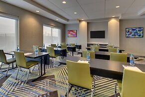 Holiday Inn Express & Suites Nashville Metrocenter Downtown by IHG