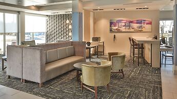 Holiday Inn Express & Suites Nashville Metrocenter Downtown by IHG