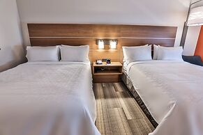 Holiday Inn Express & Suites Nashville Metrocenter Downtown by IHG