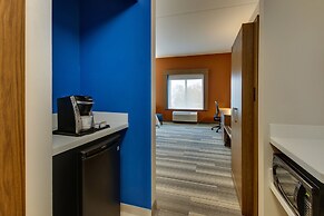 Holiday Inn Express & Suites Nashville Metrocenter Downtown by IHG
