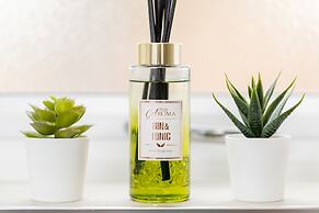 Sherlock Modern Home by Svelte Living