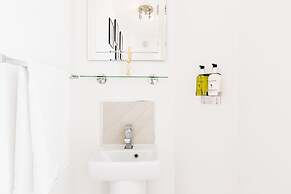 Sherlock Modern Home by Svelte Living