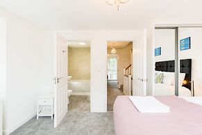 Sherlock Modern Home by Svelte Living