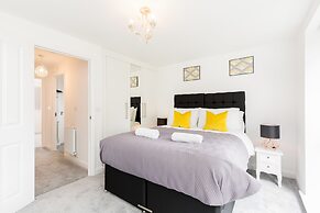 Sherlock Modern Home by Svelte Living