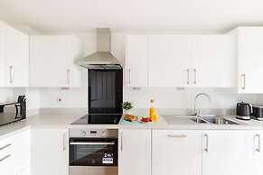 Sherlock Modern Home by Svelte Living