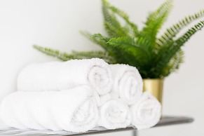 Sherlock Modern Home by Svelte Living