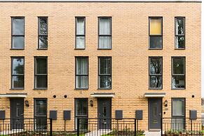 Sherlock Modern Home by Svelte Living