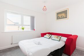 Sherlock Modern Home by Svelte Living