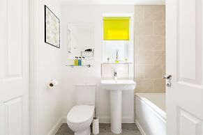 Sherlock Modern Home by Svelte Living