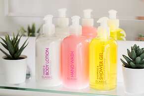 Sherlock Modern Home by Svelte Living