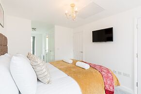 Sherlock Modern Home by Svelte Living