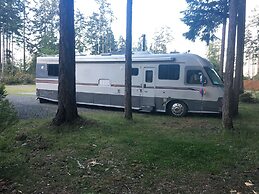 The Great Escape-Shirley with Hot Tub