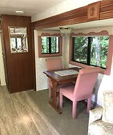 The Great Escape-Shirley with Hot Tub