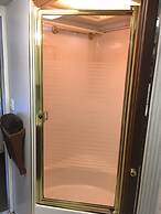 The Great Escape-Shirley with Hot Tub