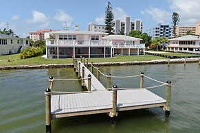 Estero Island Apartment With Boat Dock