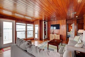 Estero Island Apartment With Boat Dock