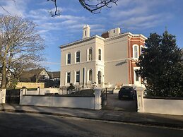 Beach House Courtyard 1 bed