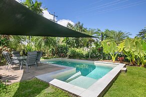 Tropical 3 Bedroom House, Pool plus 4th Bedroom Bungalow