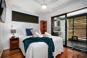 Tropical 3 Bedroom House, Pool plus 4th Bedroom Bungalow