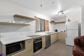 Tropical 3 Bedroom House, Pool plus 4th Bedroom Bungalow