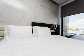 Crystal villas & suites