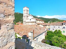 Historic Piazza House & Romantic Garden
