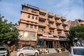 Hotel Aashish