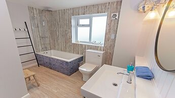 Ladywell Croyde 6 Bedrooms, Sleeps 12, Hot Tub